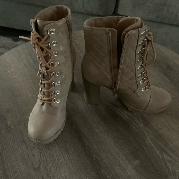 Ladies Boots - Picture 4 of 8